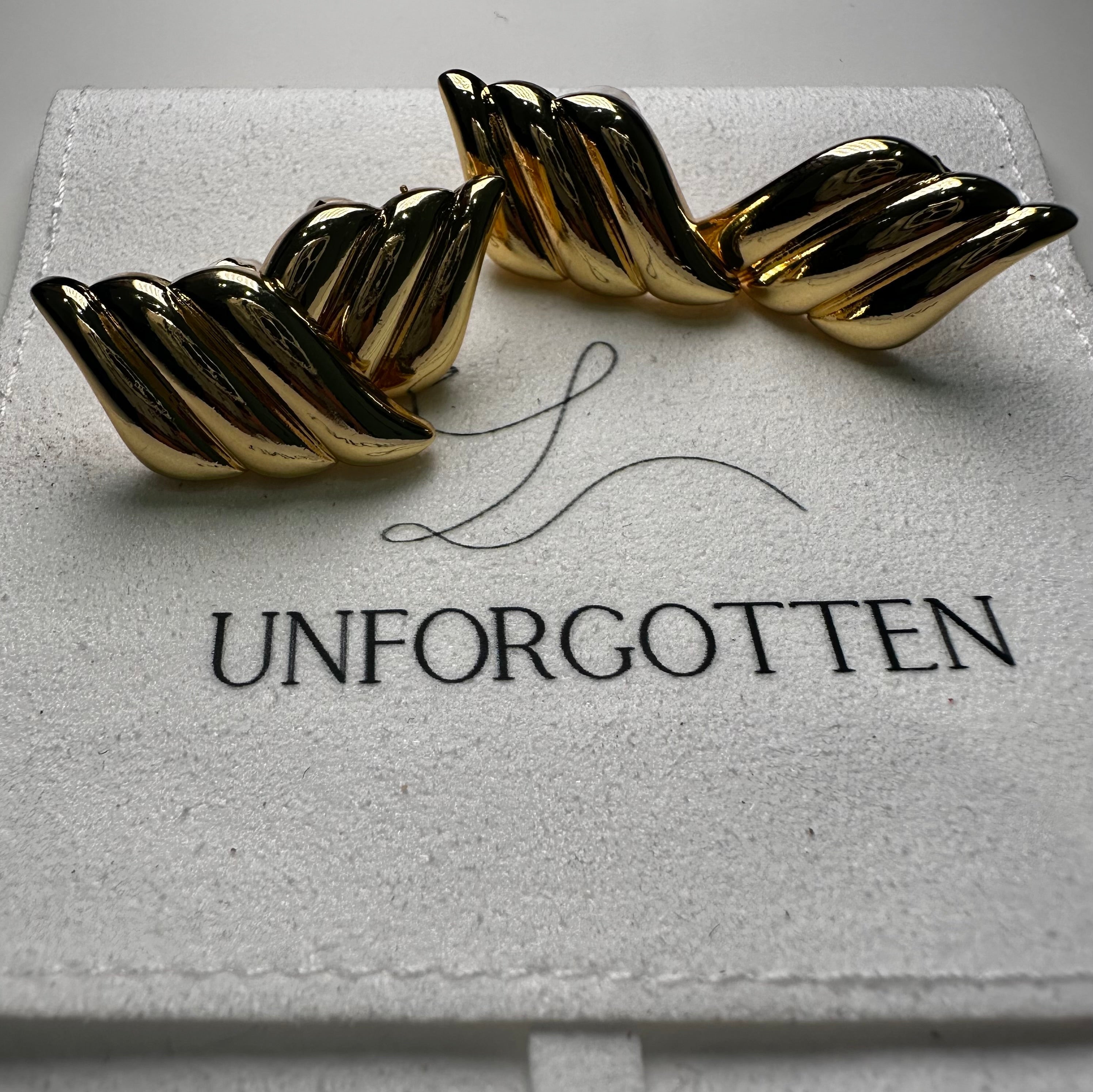 Mini Angel Wing Stud