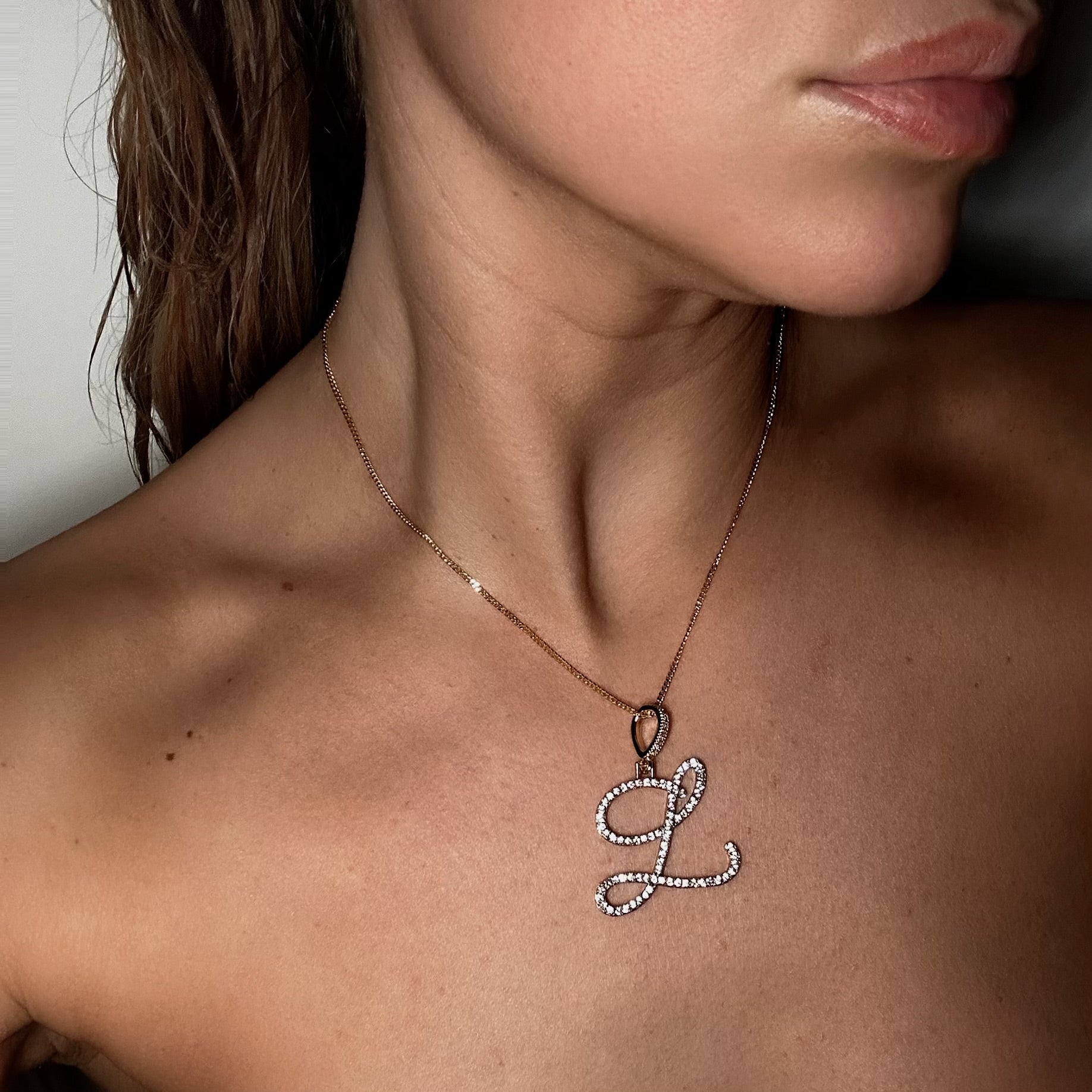 Script diamanté initial necklace