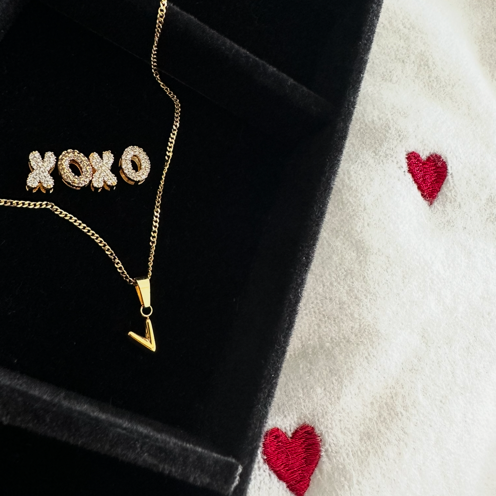 Baby balloon initial necklace