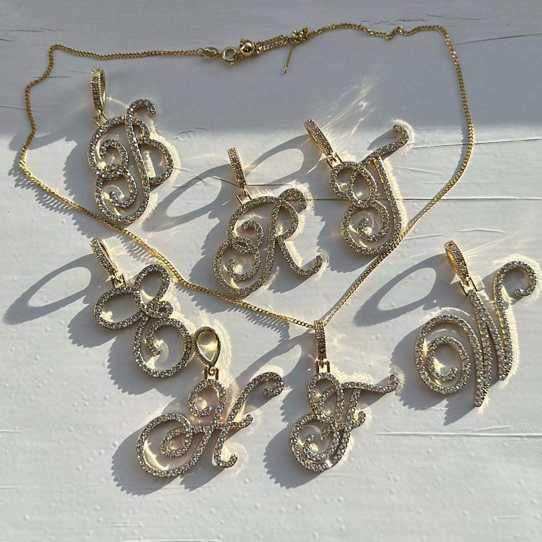 Script diamanté initial necklace