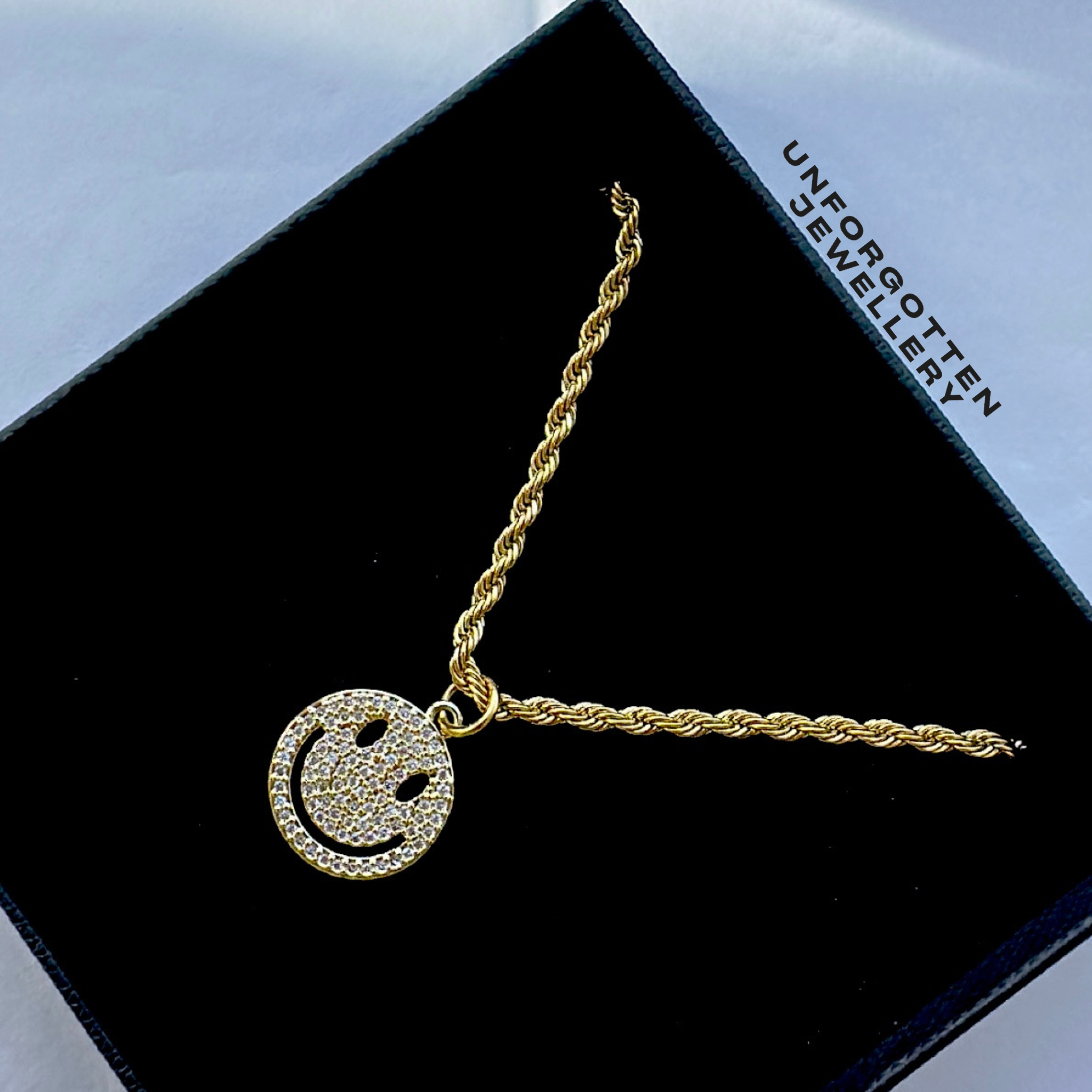 Diamanté smile Necklace