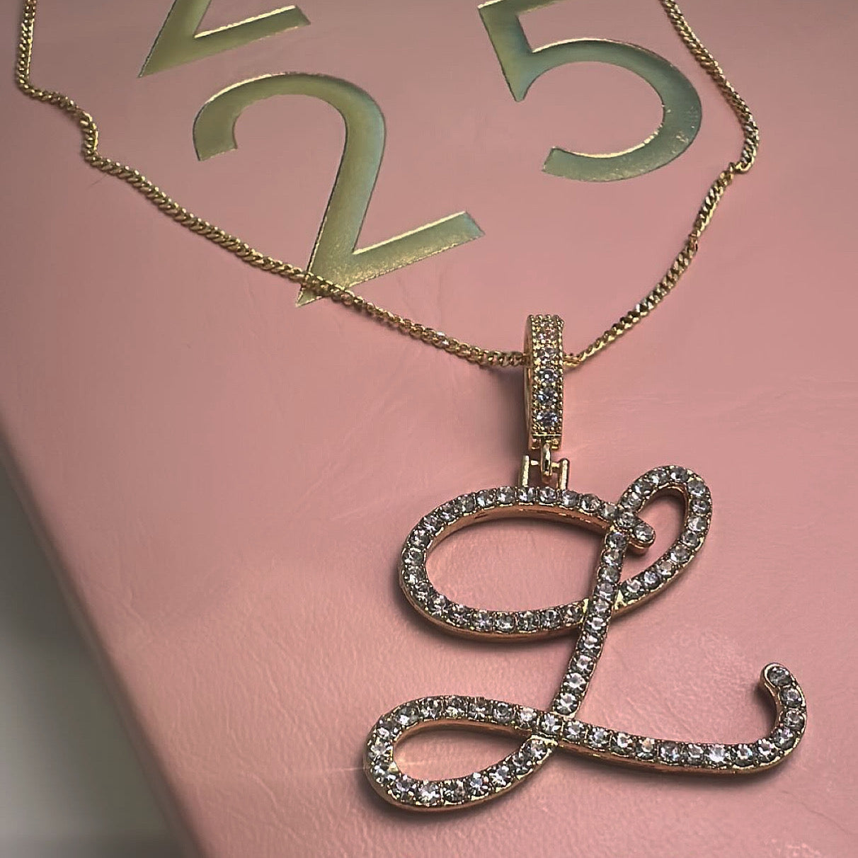 Script diamanté initial necklace