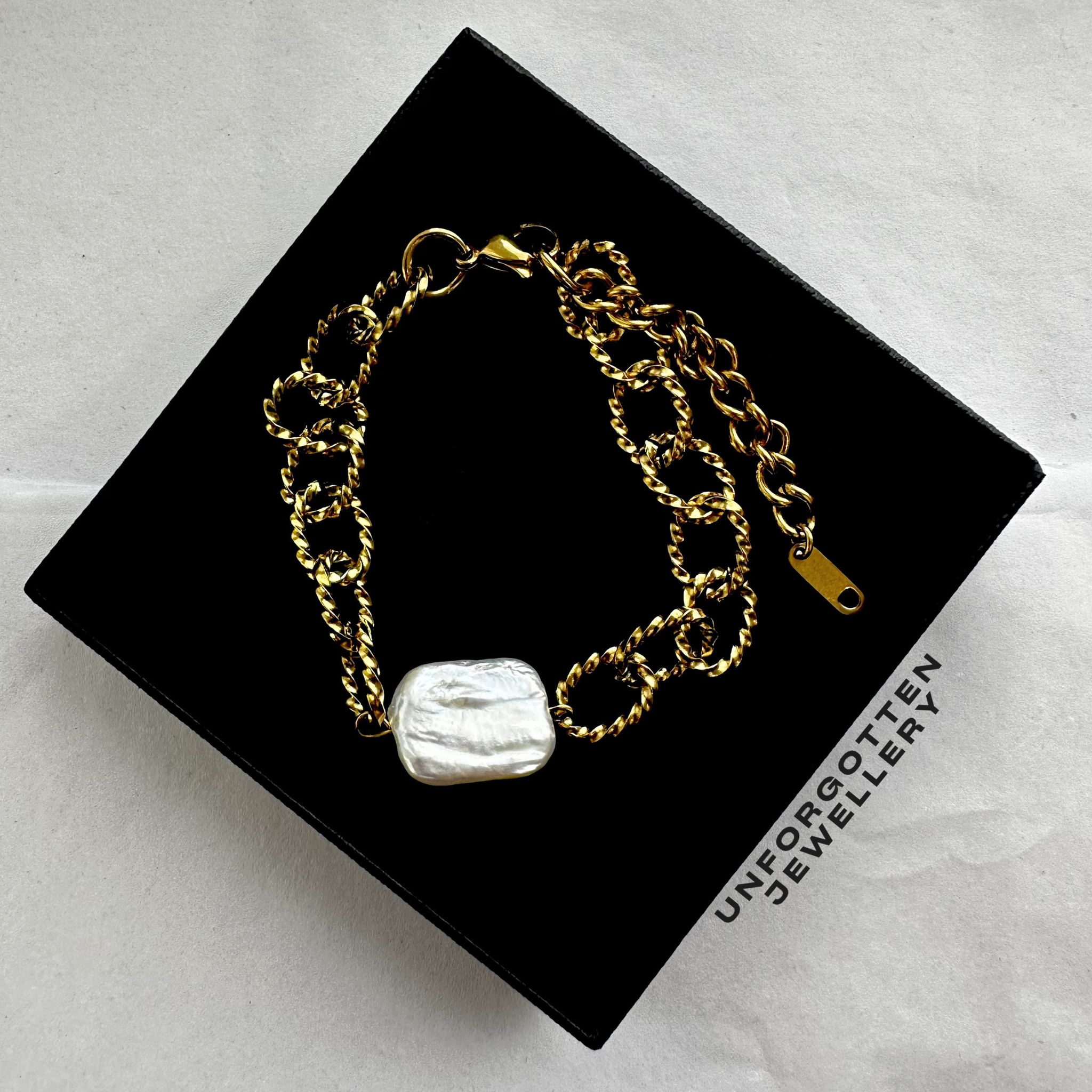 Golden Drift pearl Bracelet