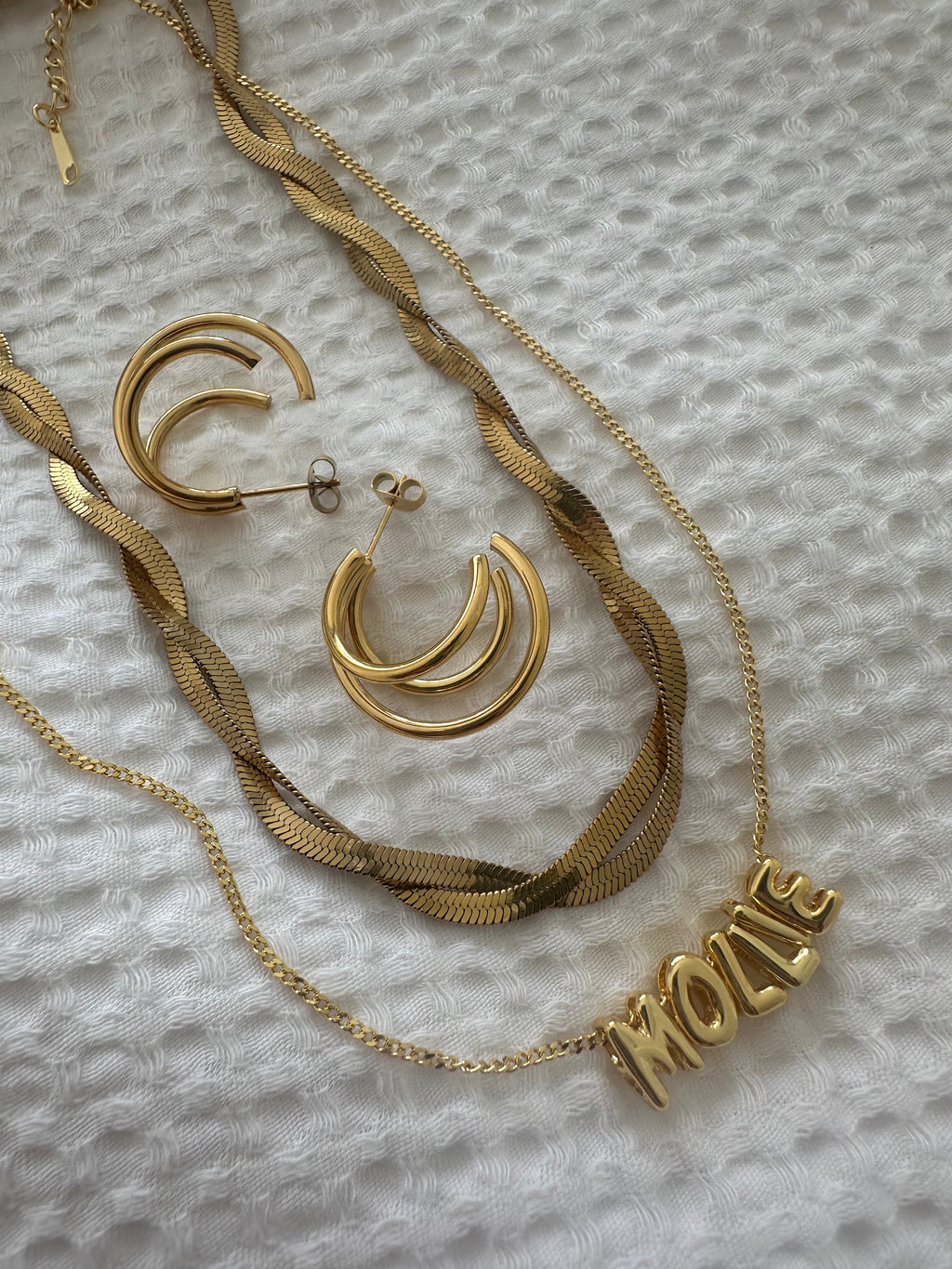 Mini Bubble Name Necklace Single name